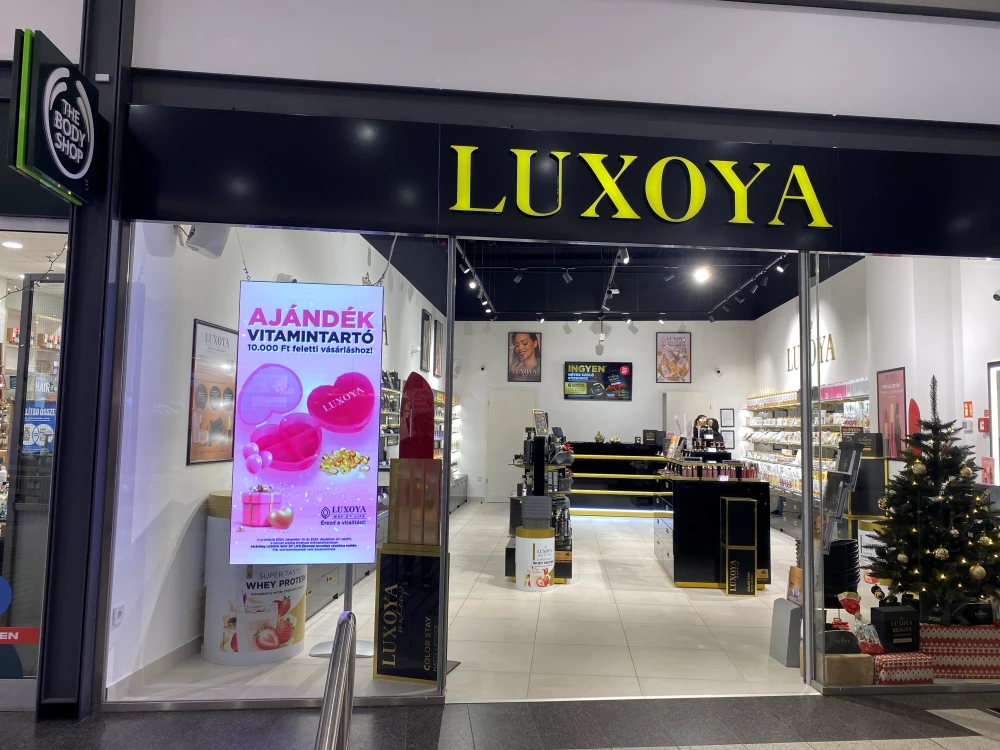 Luxoya Westend City Center üzlet bejárati LED kijelző – ProLED