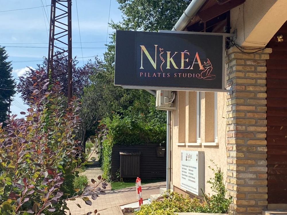 Maglód Nikéa Flabelos üzlet homlokzati kültéri LED kijelző – ProLED